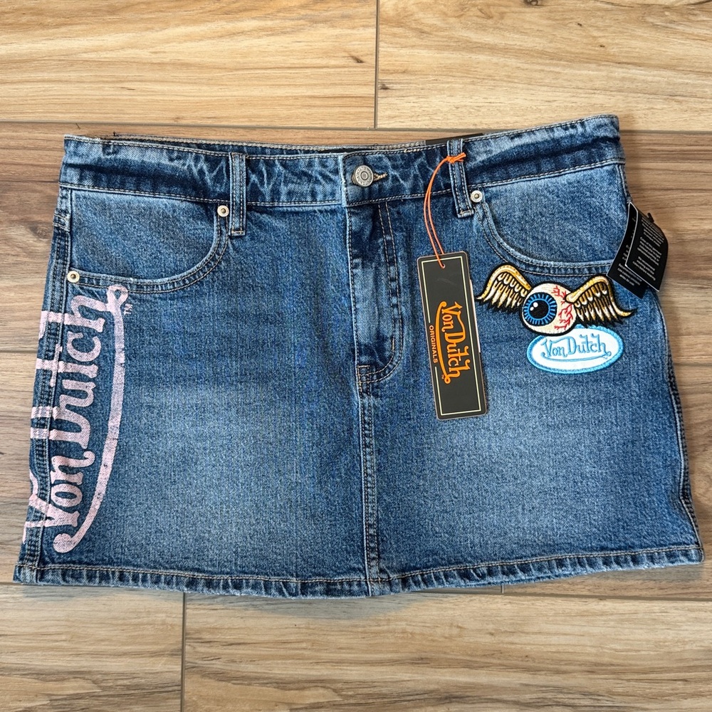 Von Dutch Y2K Low Rise Denim Micro Mini Skirt Eyeball Patch Size 30 NWT - Picture 2 of 16